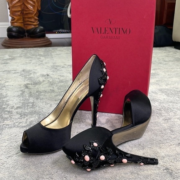 Valentino Black Satin Peep Toe Embellished Floral Vine Jewel Stiletto Heels 40 - Picture 1 of 16